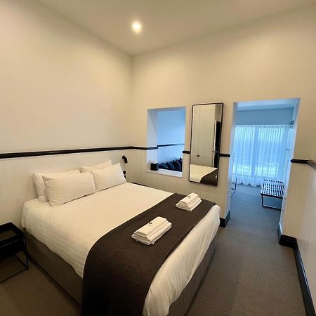 Pacific Hotel Ямба Екстериор снимка