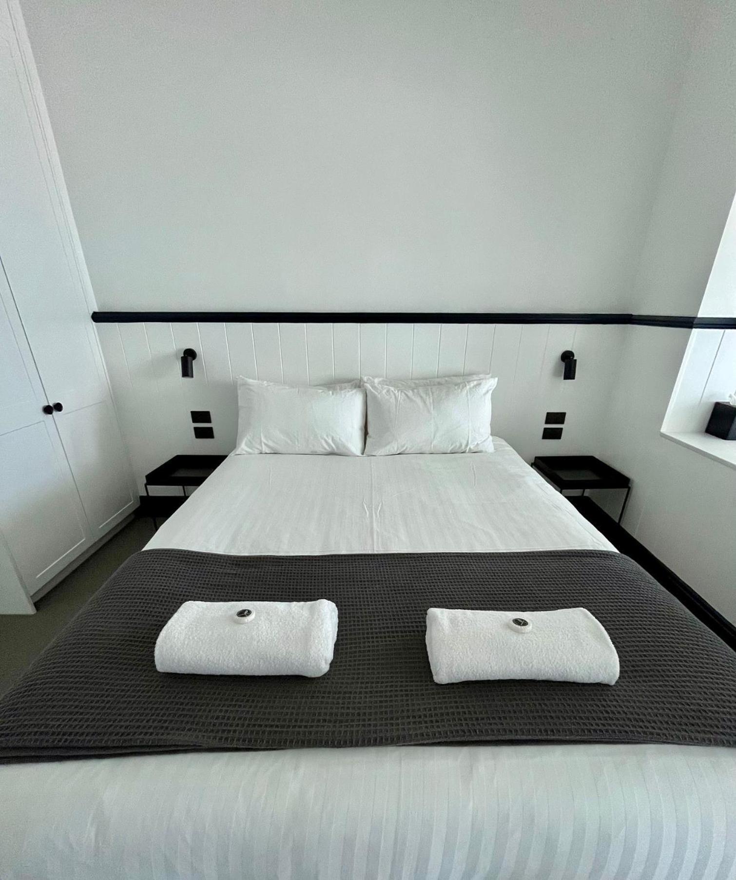 Pacific Hotel Ямба Екстериор снимка