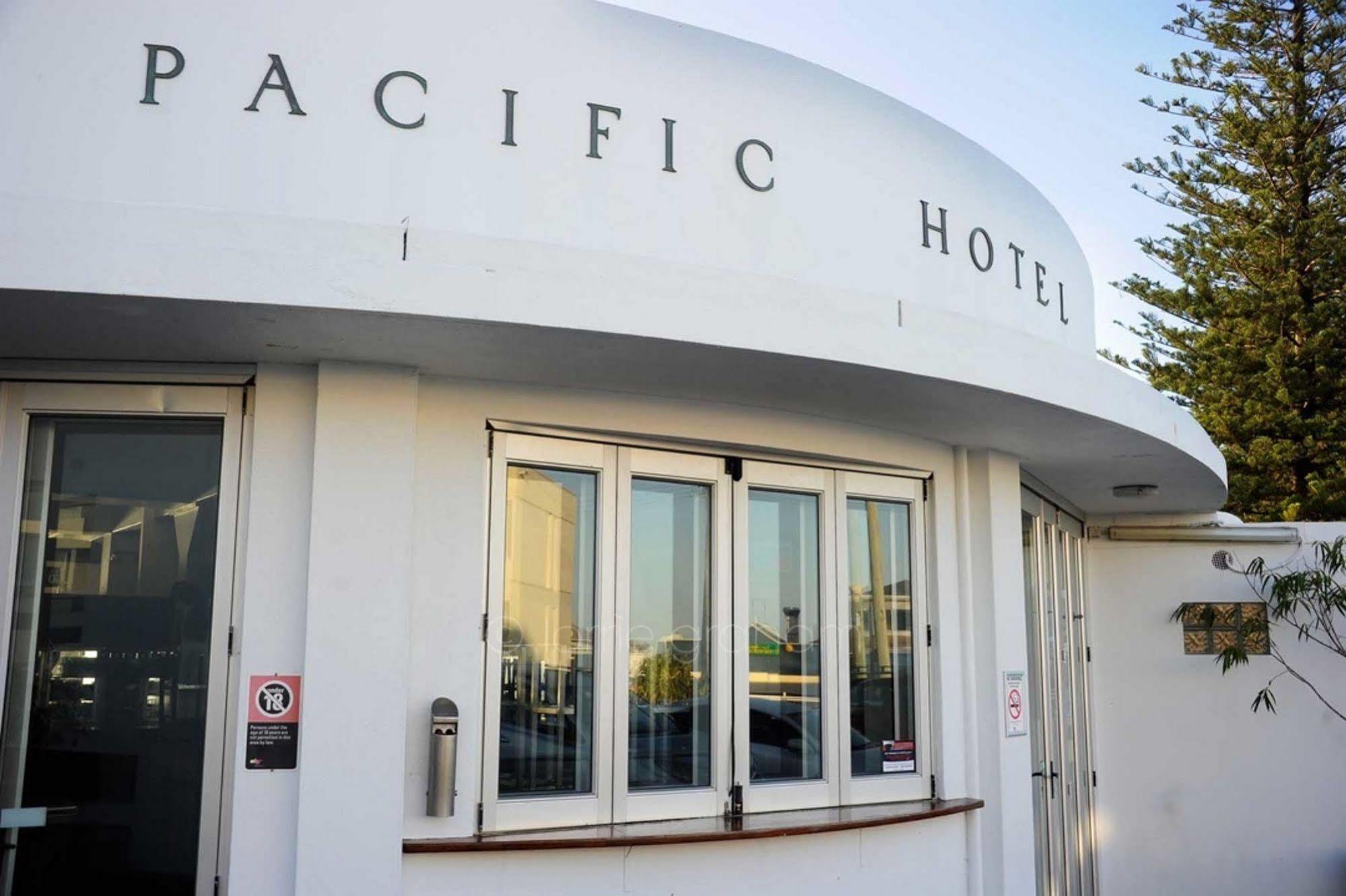 Pacific Hotel Ямба Екстериор снимка
