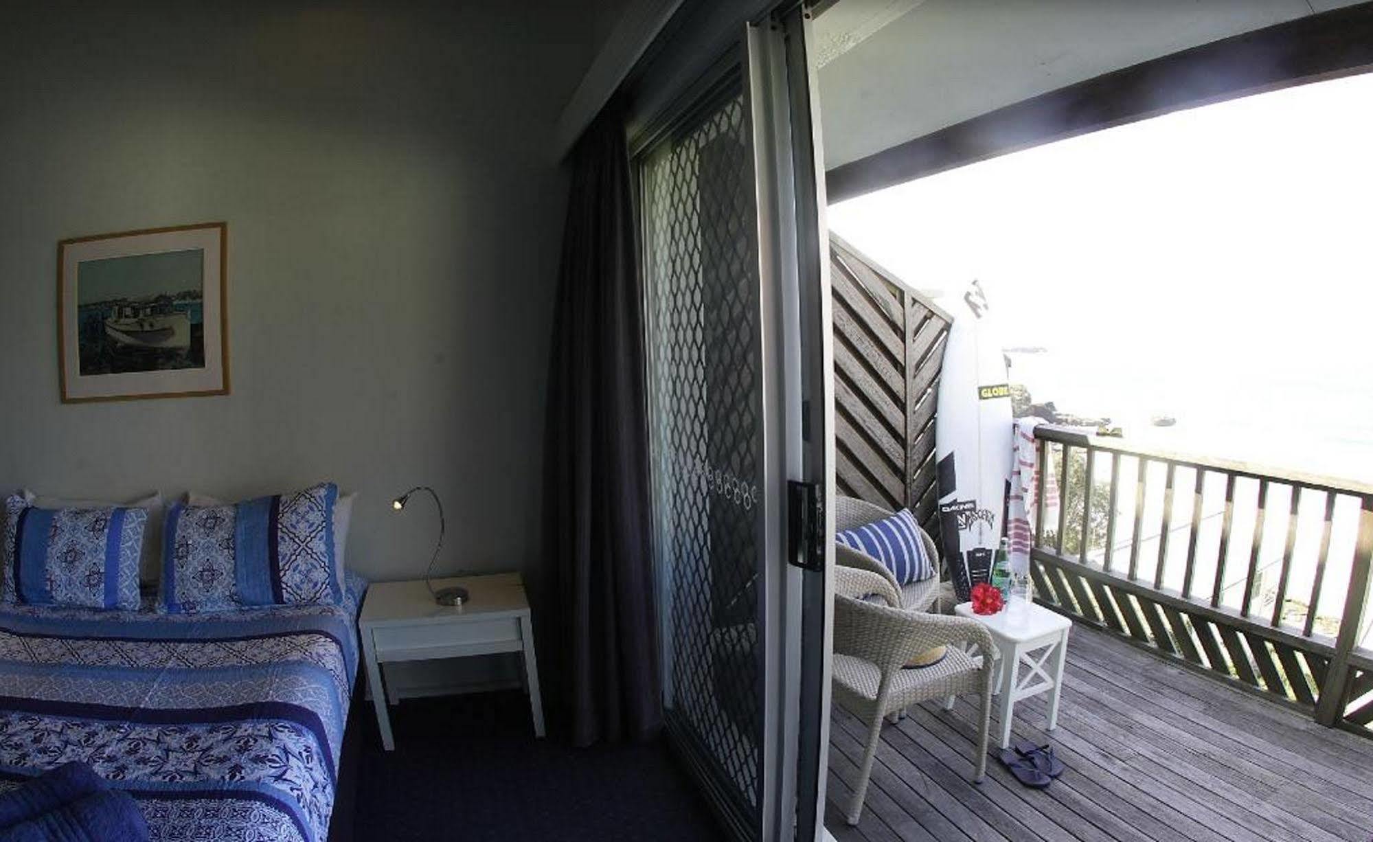 Pacific Hotel Ямба Екстериор снимка