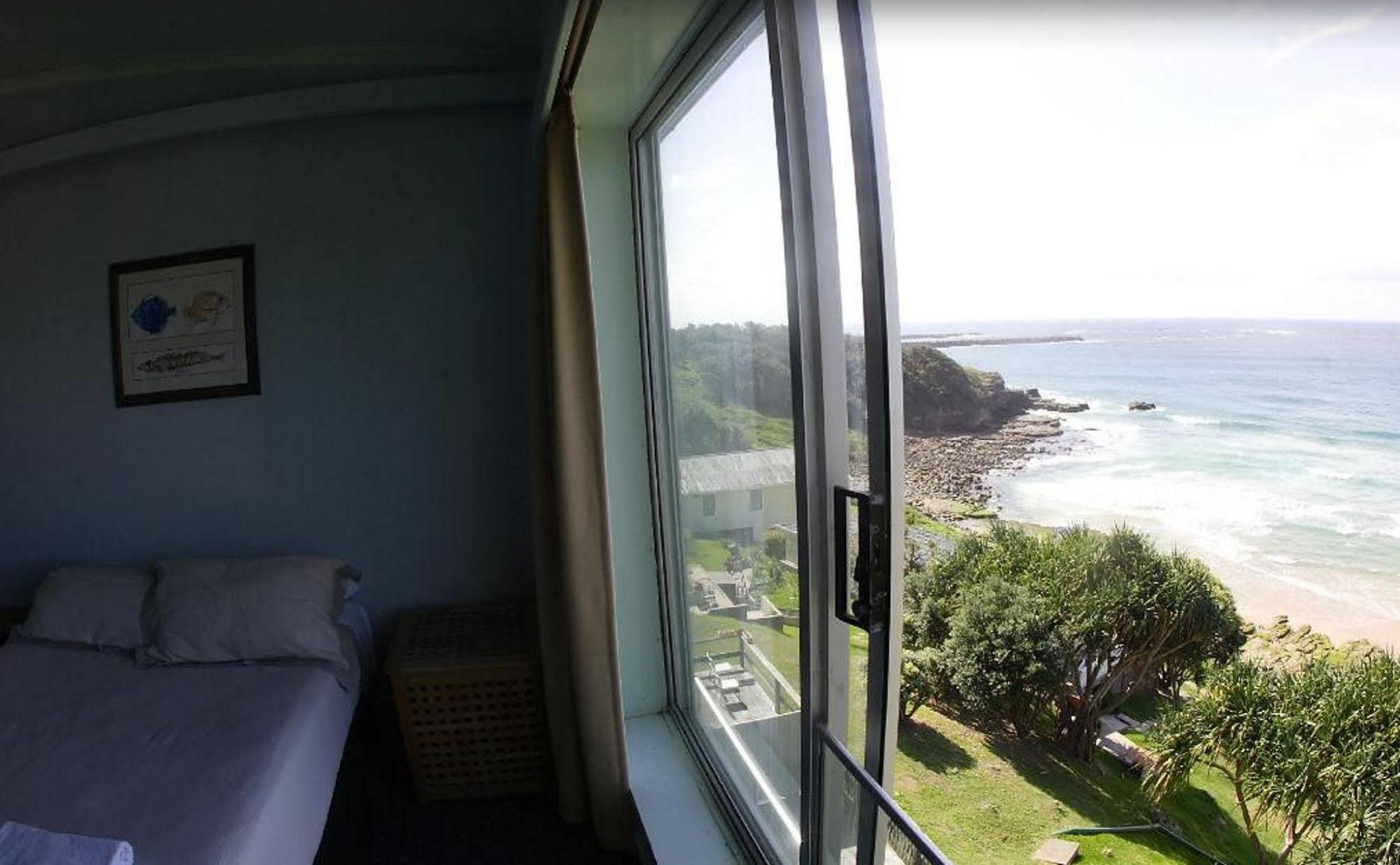 Pacific Hotel Ямба Екстериор снимка
