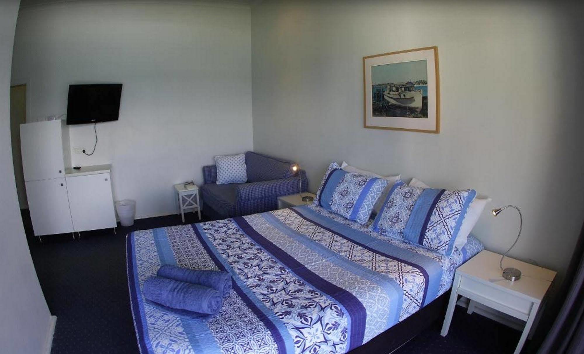 Pacific Hotel Ямба Екстериор снимка
