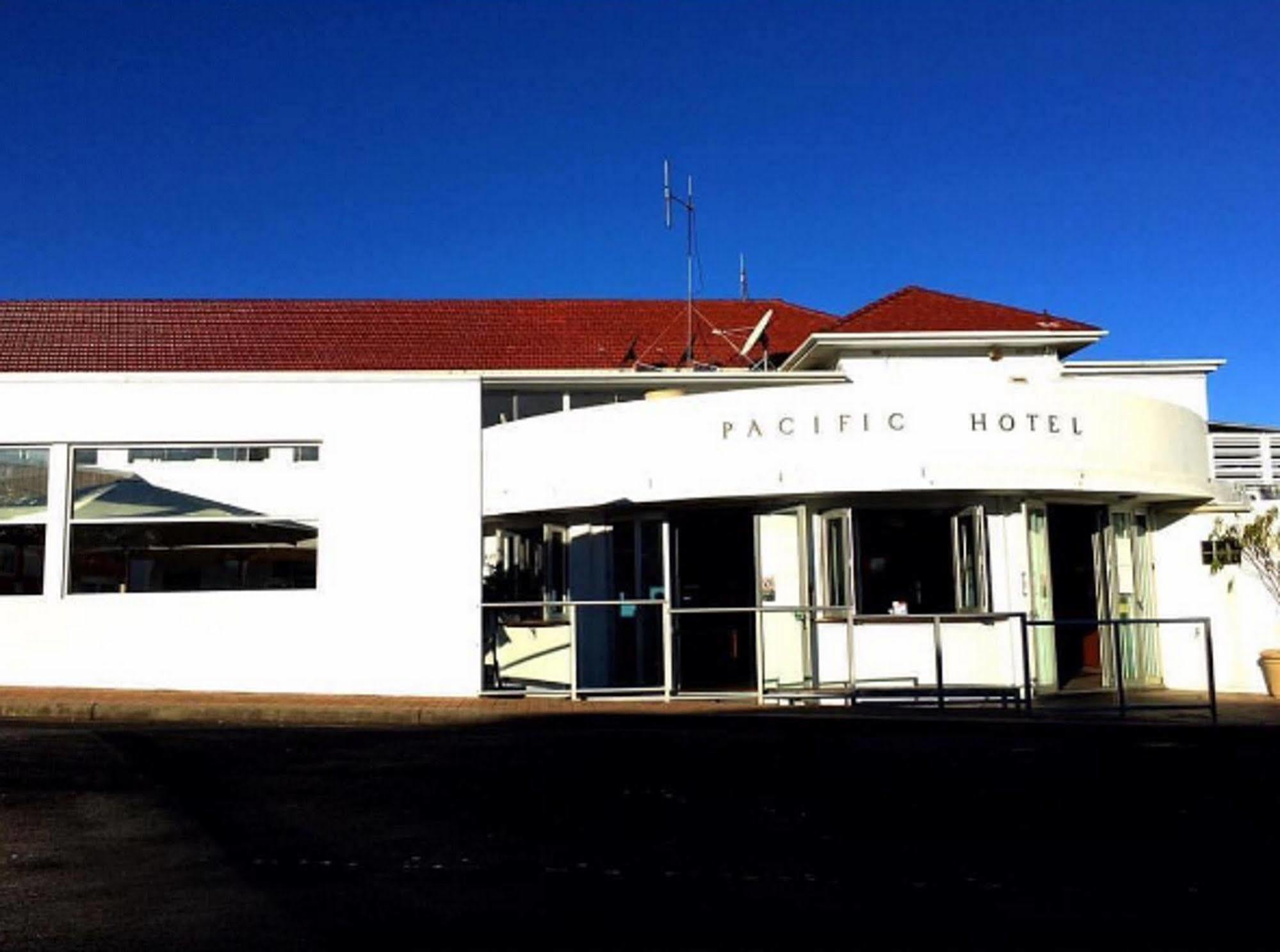 Pacific Hotel Ямба Екстериор снимка