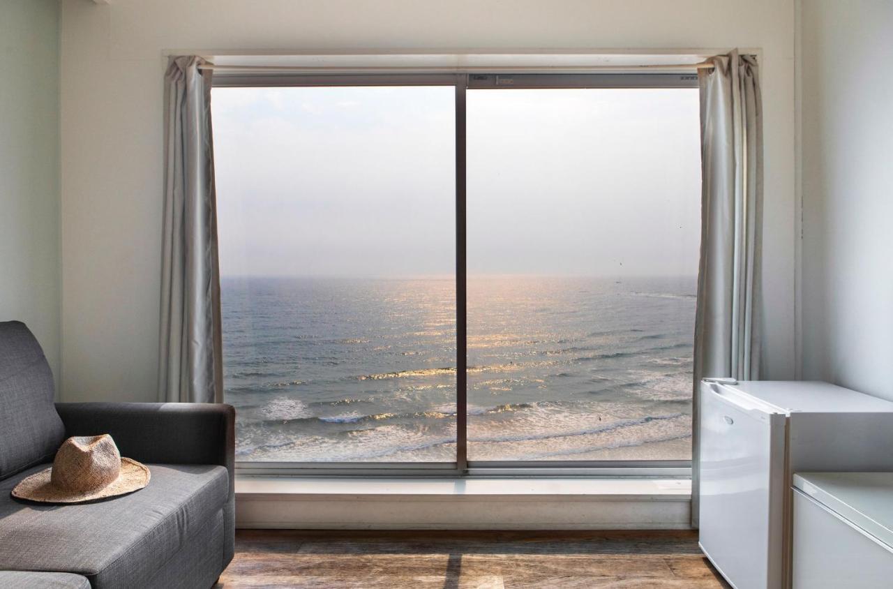 Pacific Hotel Ямба Екстериор снимка