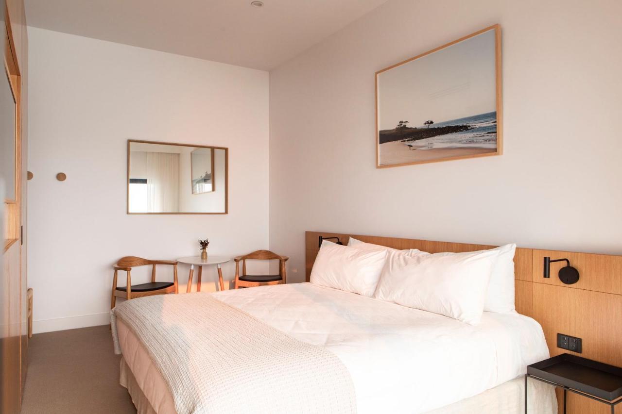 Pacific Hotel Ямба Екстериор снимка