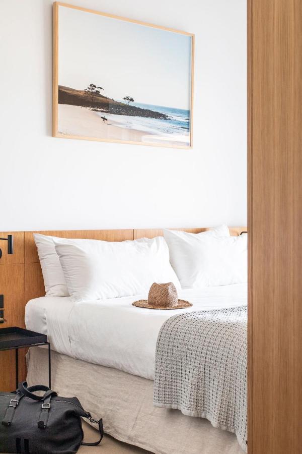 Pacific Hotel Ямба Екстериор снимка